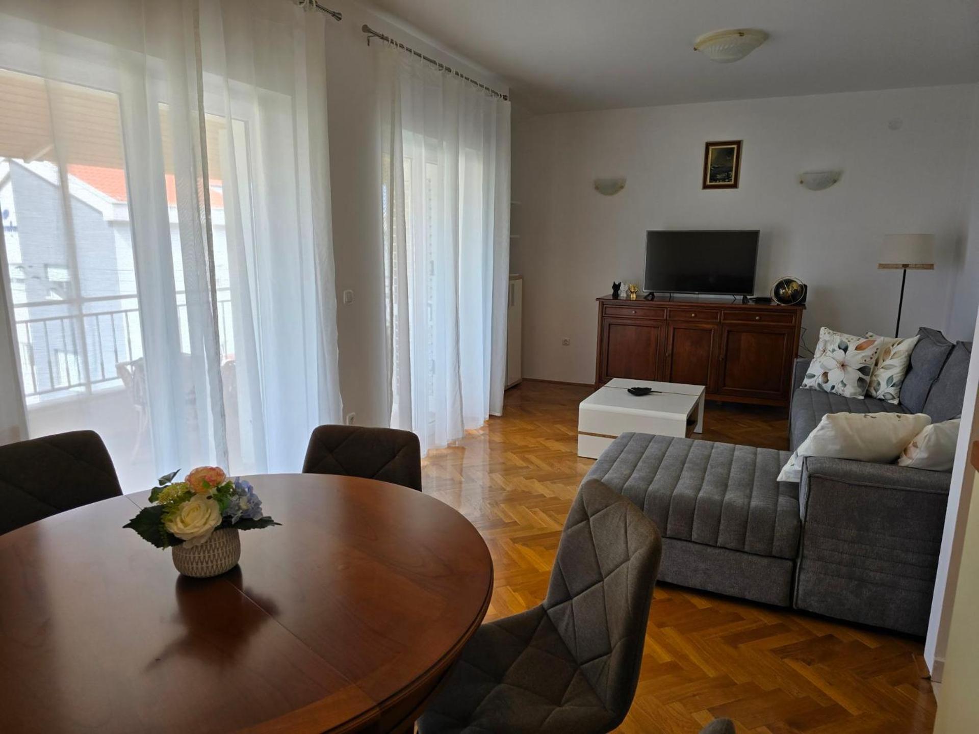 Apartment Huanita Promajna Esterno foto